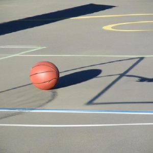 Ile kroków można zrobić w koszykówce?